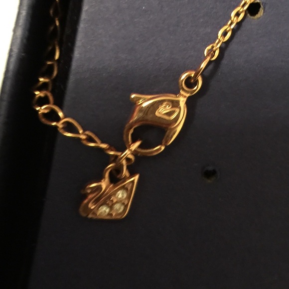 SOLD! Swarovski infinity rose gold necklace - Picture 4 of 5